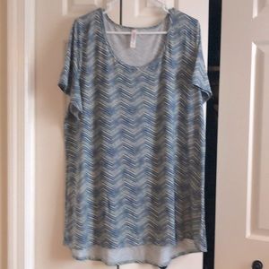 LulaRoe Classic T Women's Short Sleeve Shirt, Chevron Print, Scoop Neck Size 3XL
